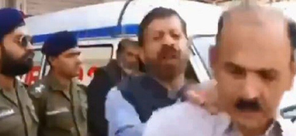 Live reporting ବେଳେ ସାମ୍ନାକୁ ଆସିବାରୁ ଏପରି କଲେ ପାକ୍ ରିପୋର୍ଟର