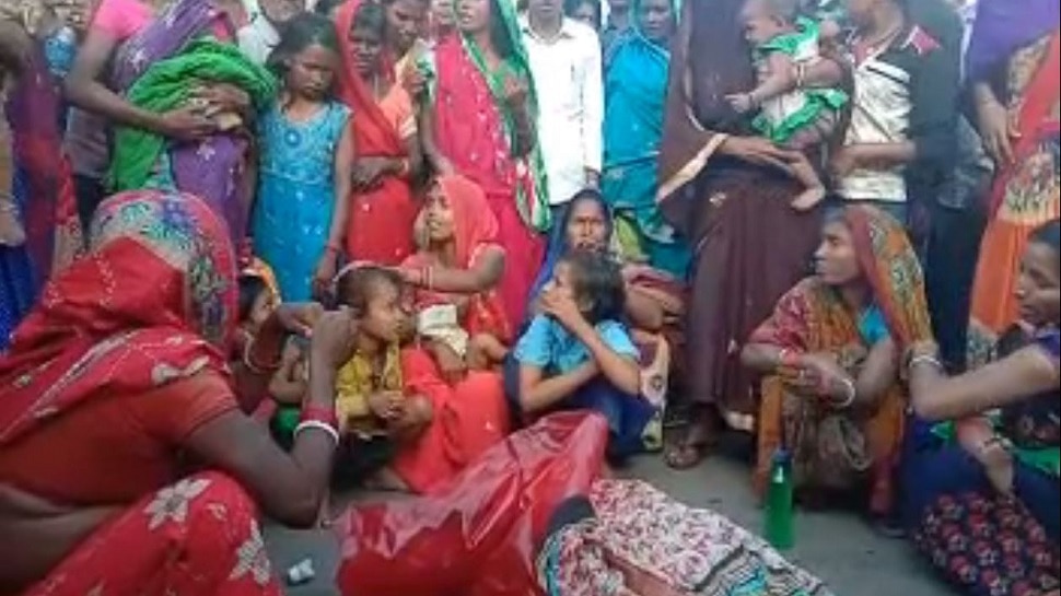 बांका: अज्ञात वाहन की टक्कर से युवक की मौत, नाराज परिजनों ने शव रख सड़क किया जाम