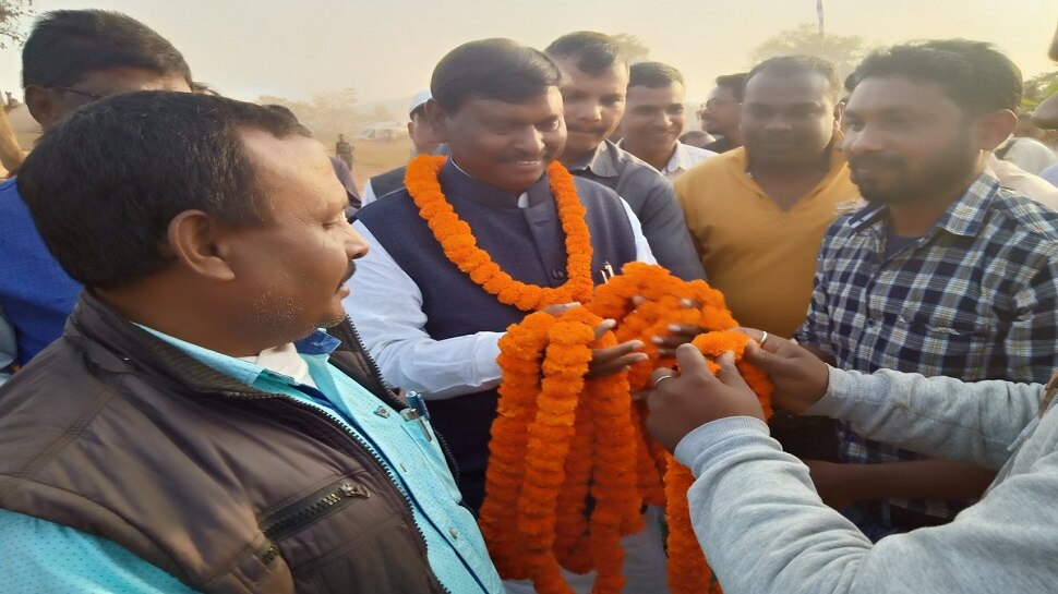 गुमला: अर्जुन मुंडा बोले- यह डबल इंजन की सरकार, आदिवासियों के विकास के लिए खड़ा हूं