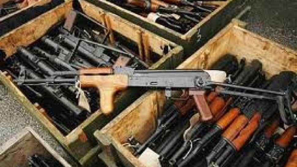 मुंगेर: हथियारों का जखीरा हुआ बरामद, पुलिस ने 4 तस्करों को किया गिरफ्तार