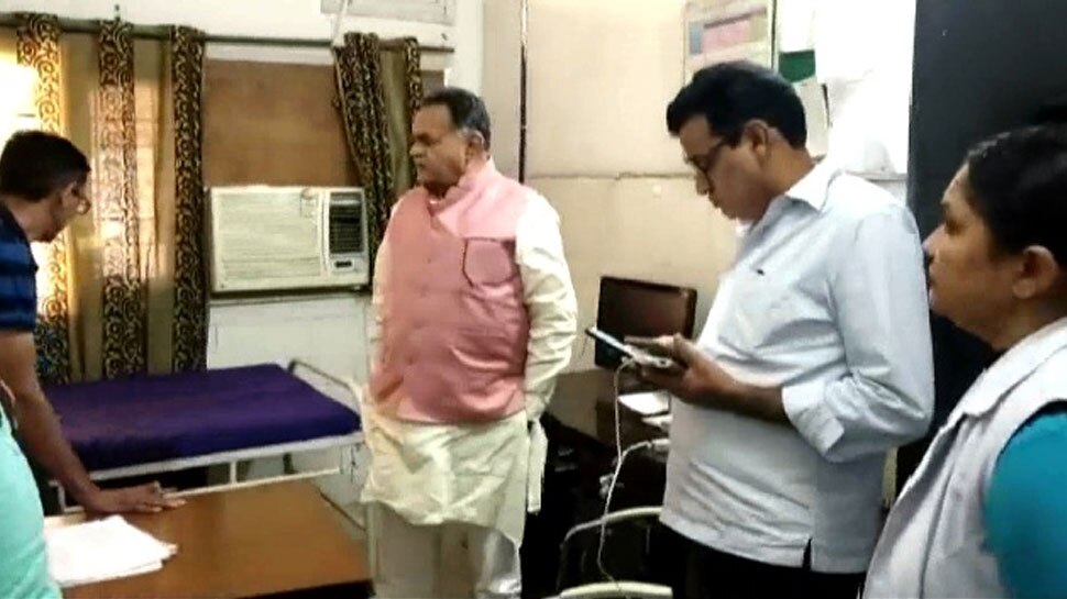 हिसार: रात में इमरजेंसी वार्ड में का निरीक्षण करने पहुंचे विधायक, सोते मिले ड्यूटी पर तैनात डॉक्टर