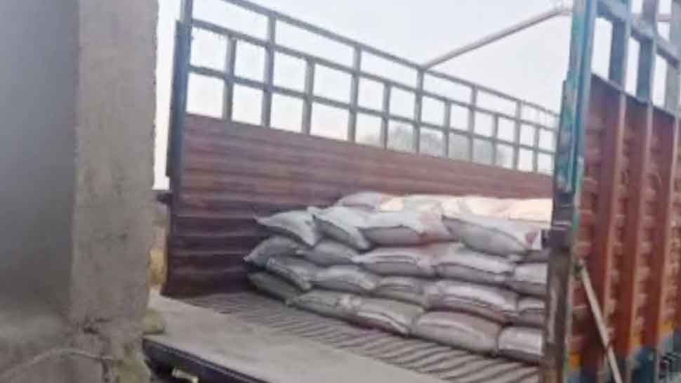 उत्तर प्रदेशः ब्रांडेड कंपनी की बोरियों में भर कर बेचा जा रहा था नकली सीमेंट, ऐसे हुआ खुलासा...
