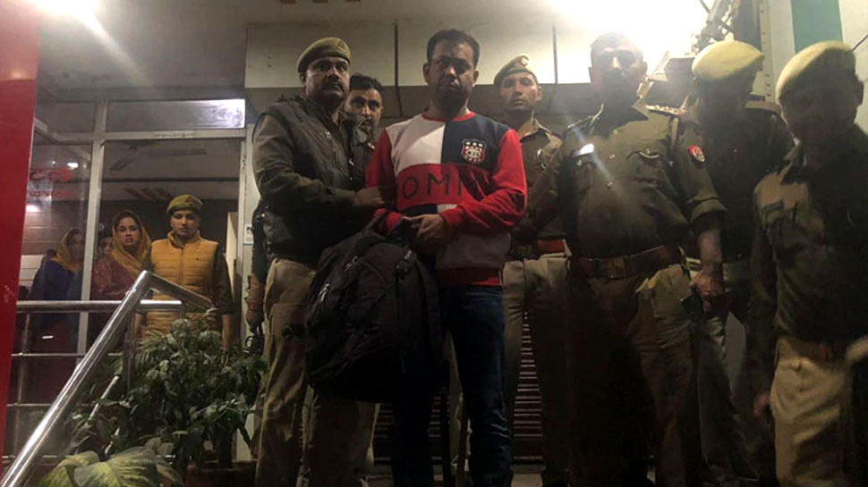 गैंगस्टर के साथ मुर्गा पार्टी कर रहे थे दिल्ली के पुलिसकर्मी, होटल में पड़ा छापा तो खुला राज