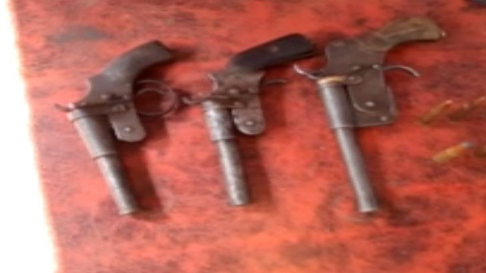 बाढ: लूट की योजना बना रहे थे अपराधी, पुलिस के डर से किया सरेंडर