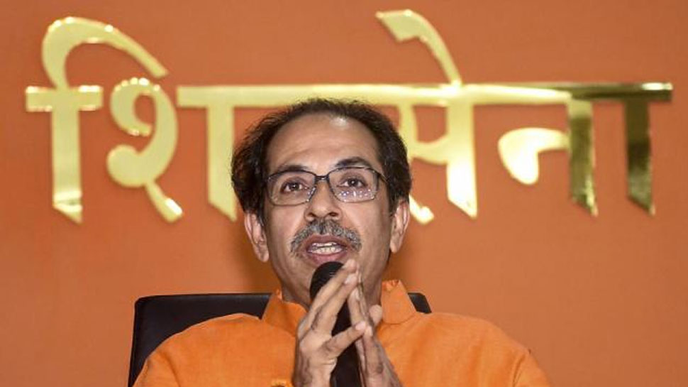 उद्धव ठाकरे के खिलाफ थाने पहुंचा एक वोटर, कहा- BJP संग सरकार न बनाकर शिवसेना ने दिया धोखा उद्धव ठाकरे के खिलाफ थाने पहुंचा एक वोटर, कहा- BJP संग सरकार न बनाकर शिवसेना ने दिया धोखा