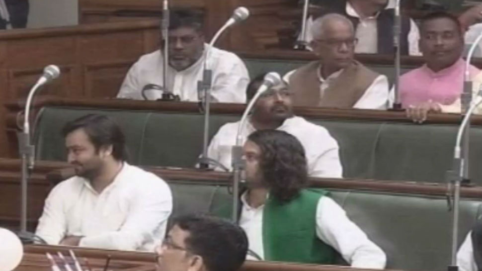 बिहार: लंबे समय बाद सदन पहुंचे तेजस्वी, मॉनसून सत्र में गायब रहने पर हुई थी किरकिरी