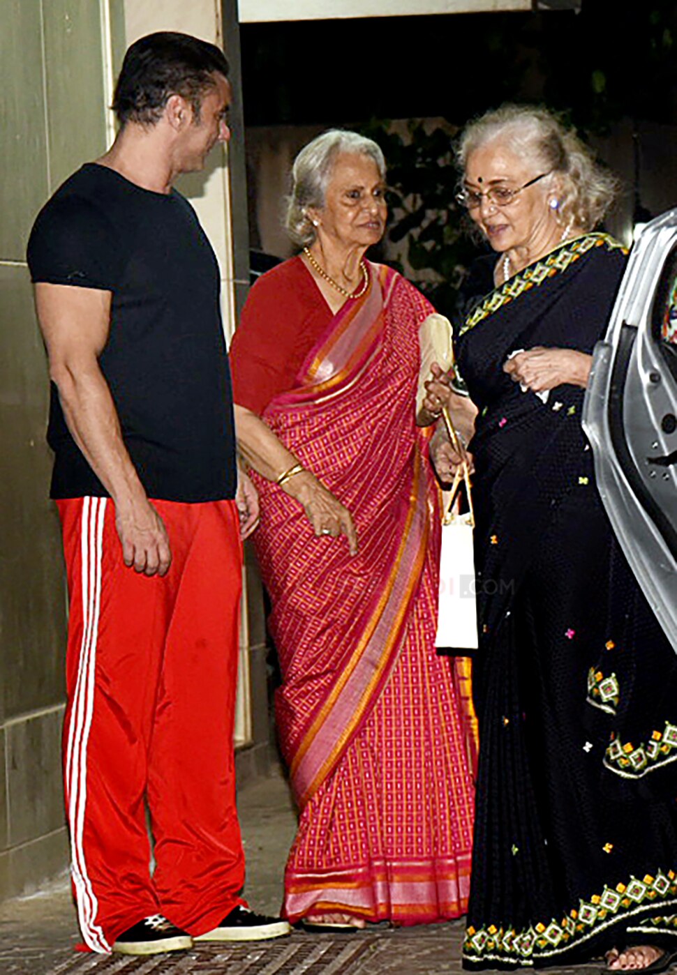 Salman Khan Celebrates Step Mother Helens Birthday With Full Family ...