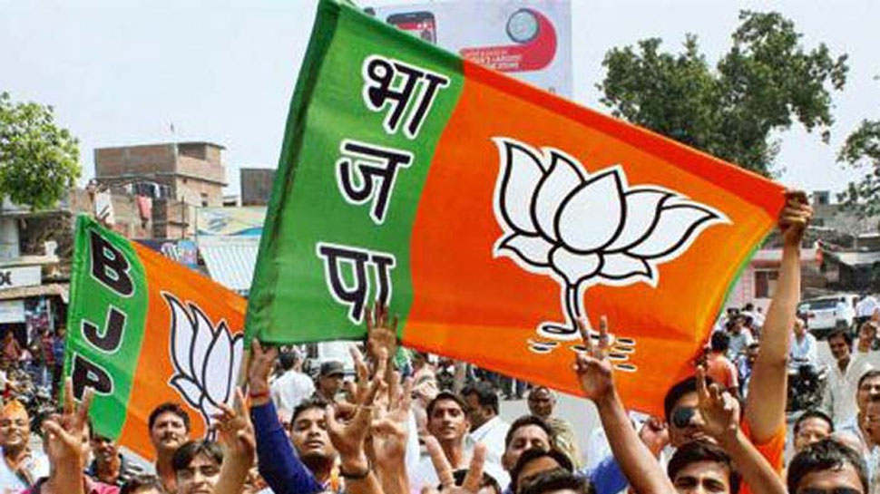 कर्नाटक उपचुनाव: पार्टी निर्देशों के खिलाफ जाने पर BJP ने 2 बागियों को निकाला कर्नाटक उपचुनाव: पार्टी निर्देशों के खिलाफ जाने पर BJP ने 2 बागियों को निकाला