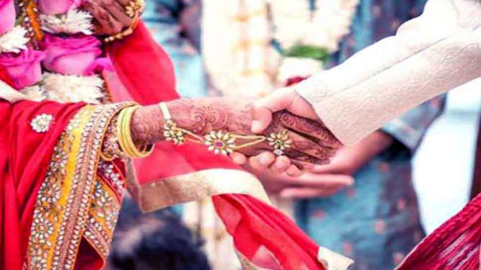 एक ही गांव के नाबालिगों की शादी पर पंचायत ने लड़के पक्ष को गांव से निकाला, बोले- कहीं और ढूंढ लो ठिकाना