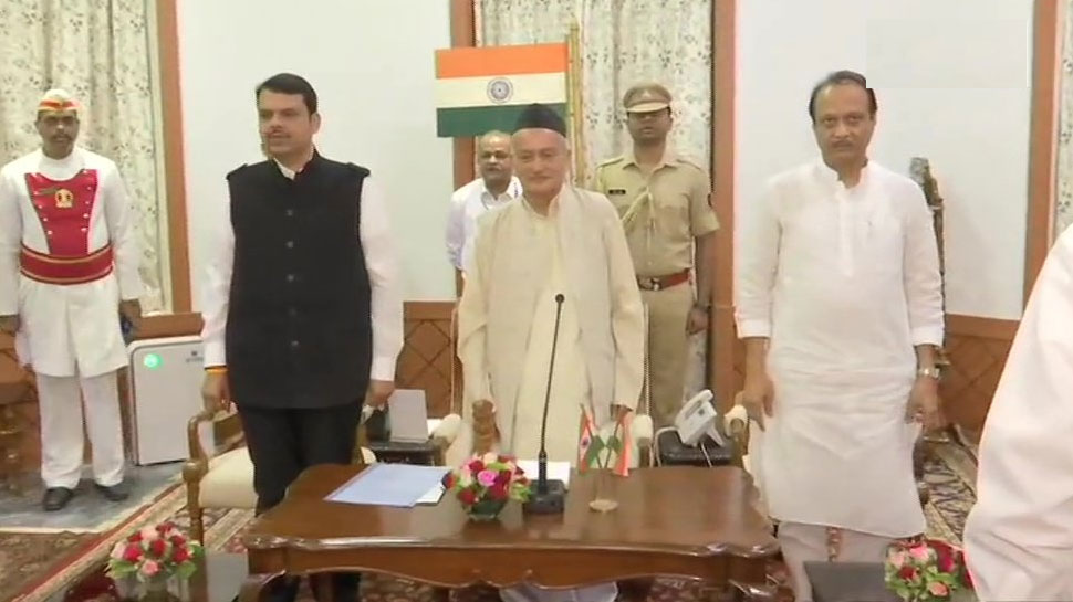 महाराष्ट्र से हटा राष्ट्रपति शासन, 8.05 बजे राज्यपाल ने दिलाई फडणवीस-पवार को शपथ महाराष्ट्र से हटा राष्ट्रपति शासन, 8.05 बजे राज्यपाल ने दिलाई फडणवीस-पवार को शपथ