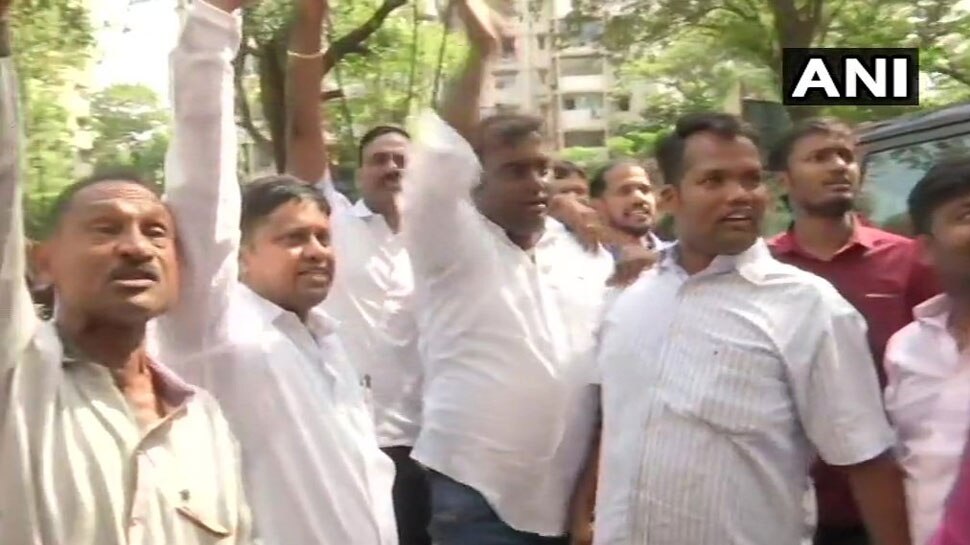 महाराष्ट्र: शरद पवार की बेटी सुप्रिया सुले के सामने लगे अजित पवार मुर्दाबाद के नारे