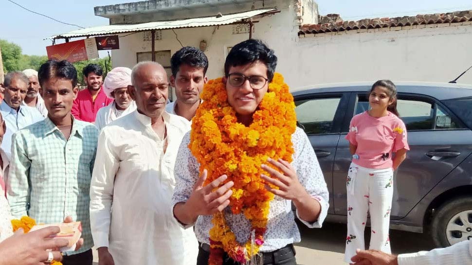 देश के सबसे युवा जज ने कभी नहीं चलाया Facebook-Whatsapp, दोस्त उड़ाते थे मजाक देश के सबसे युवा जज ने कभी नहीं चलाया Facebook-Whatsapp, दोस्त उड़ाते थे मजाक