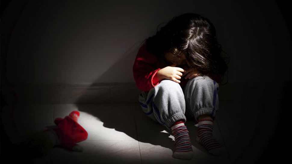 चाइल्ड पोर्नोग्राफी के जरिए पैसा कमा रहा था इंजीनियरिंग का छात्र, महिला समेत 6 गिरफ्तार चाइल्ड पोर्नोग्राफी के जरिए पैसा कमा रहा था इंजीनियरिंग का छात्र, महिला समेत 6 गिरफ्तार