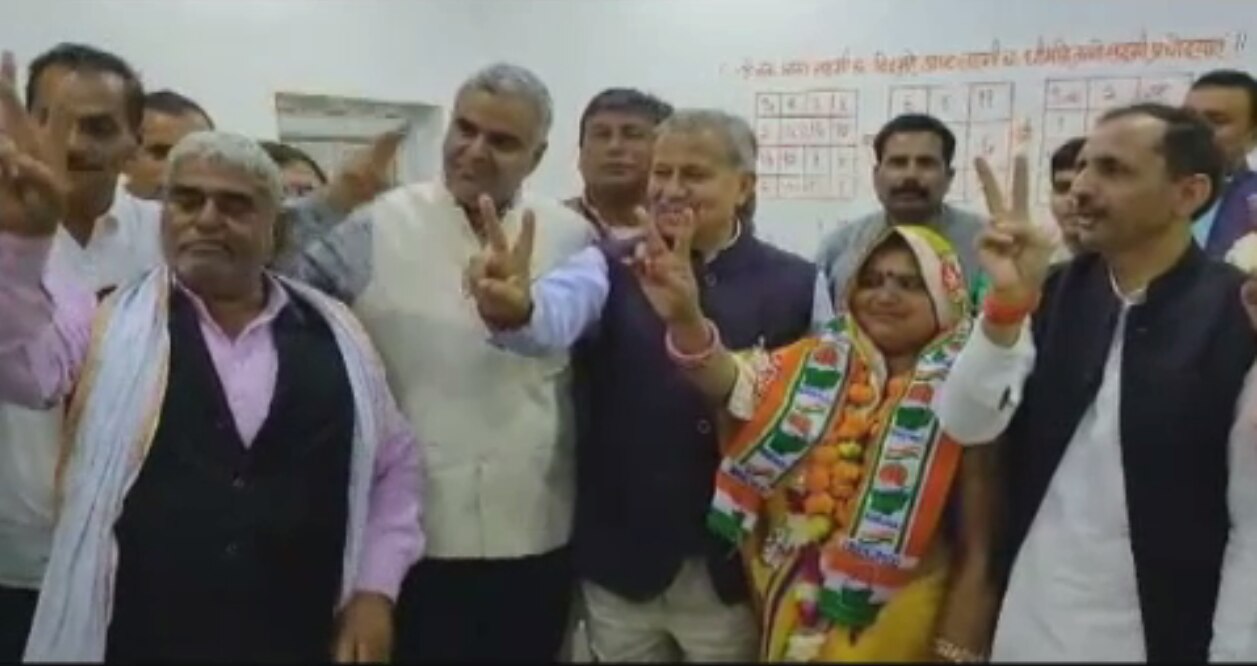 भरतपुर में रुपवास नगर पालिका की चेयरमैन बबीता कुमारी ने खेला बड़ा खेल - बीजेपी को दिया जोर का झटका भरतपुर में रुपवास नगर पालिका की चेयरमैन बबीता कुमारी ने खेला बड़ा खेल - बीजेपी को दिया जोर का झटका