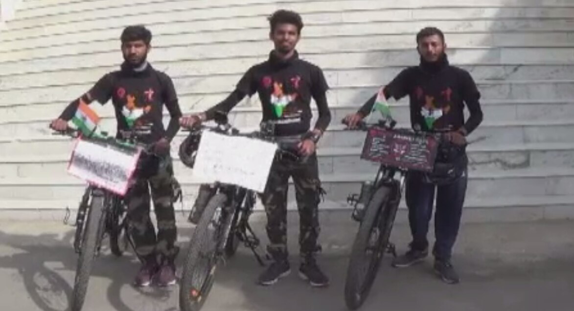 सिरोही: साइकिल यात्रा से महिलाओं के सम्मान और सुरक्षा की मुहिम में जुटे तीन नौजवान सिरोही: साइकिल यात्रा से महिलाओं के सम्मान और सुरक्षा की मुहिम में जुटे तीन नौजवान