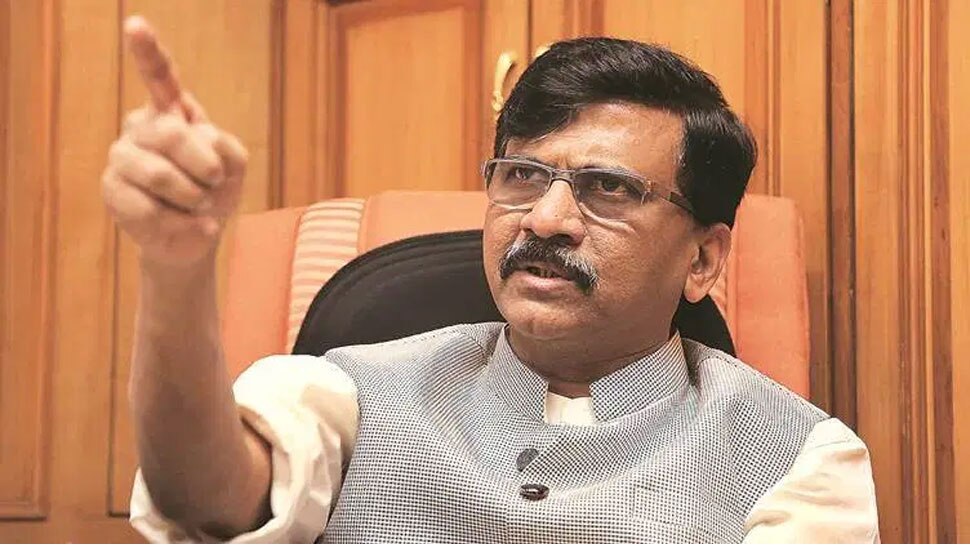 महाराष्ट्र की नई सरकार पर संजय राउत का तंज, 'एक्सीडेंटल शपथग्रहण'
