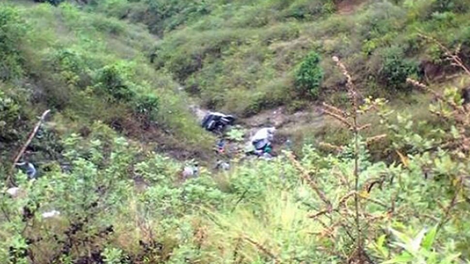 पेरू: खाई में बस गिरने से 10 लोगों की मौत, 20 घायल