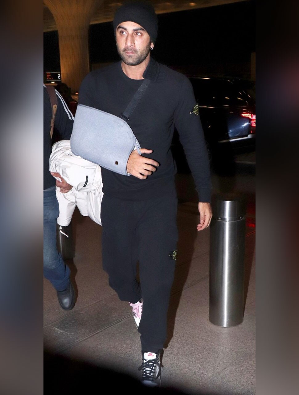 दाएं हाथ में चोट Ranbir Kapoor and Alia Bhatt
