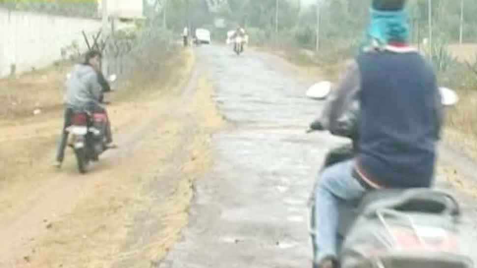 कैसे ठीक होंगी MP की सड़कें, बजट की कमी के कारण पूरा नहीं हो पा रहा मरम्मत का काम