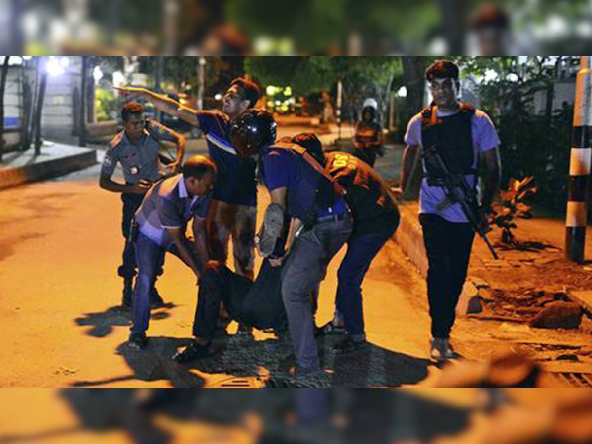 1 जुलाई 2016 को ढाका के डिप्लोमेटिक जोन में करीब 9 बंदूकधारियों ने एक रेस्तरां पर धावा बोलकर 60 लोगों को बंधक बना लिया था. (फाइल फोटो)