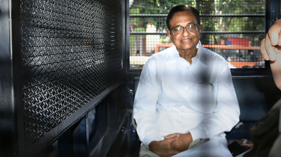 सुप्रीम कोर्ट में पी चिदंबरम के वकील की दलील- 'क्या वह दुर्दांत अपराधी रंगा-बिल्ला हैं?'