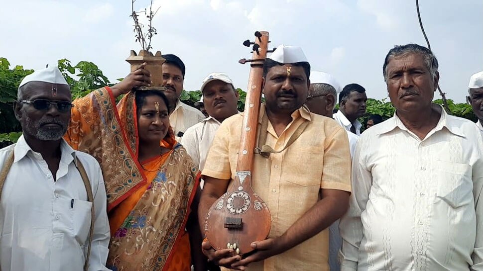 उद्धव ठाकरे ने शपथ ग्रहण के लिए सांगली के इस किसान दंपति को भेजा खास न्योता