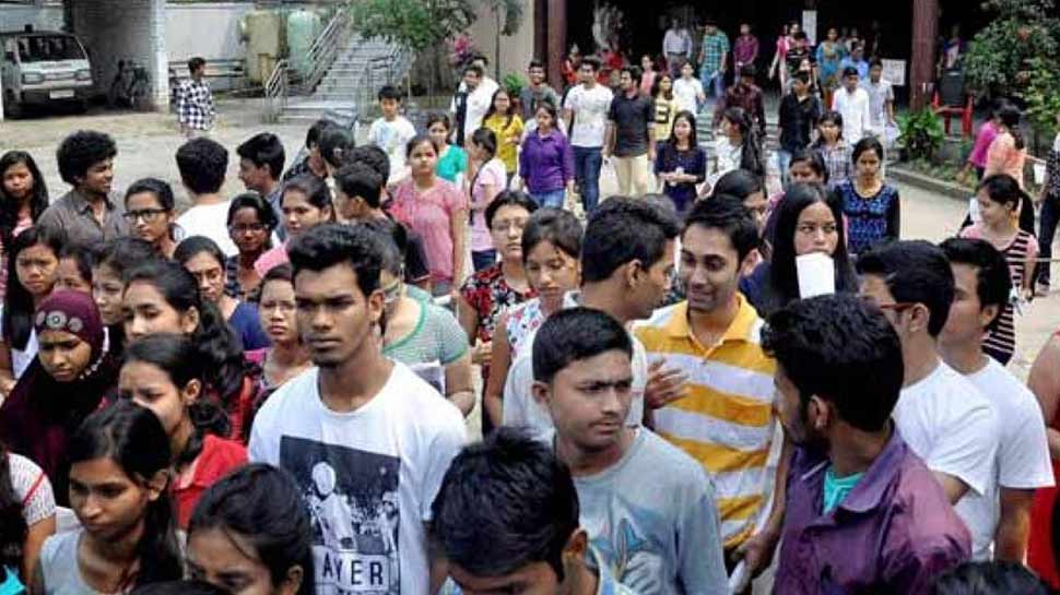 भारत में पढ़ाई करने वाले युवा नौकरी के काबिल नहीं, इस सर्वे ने किया खुलासा