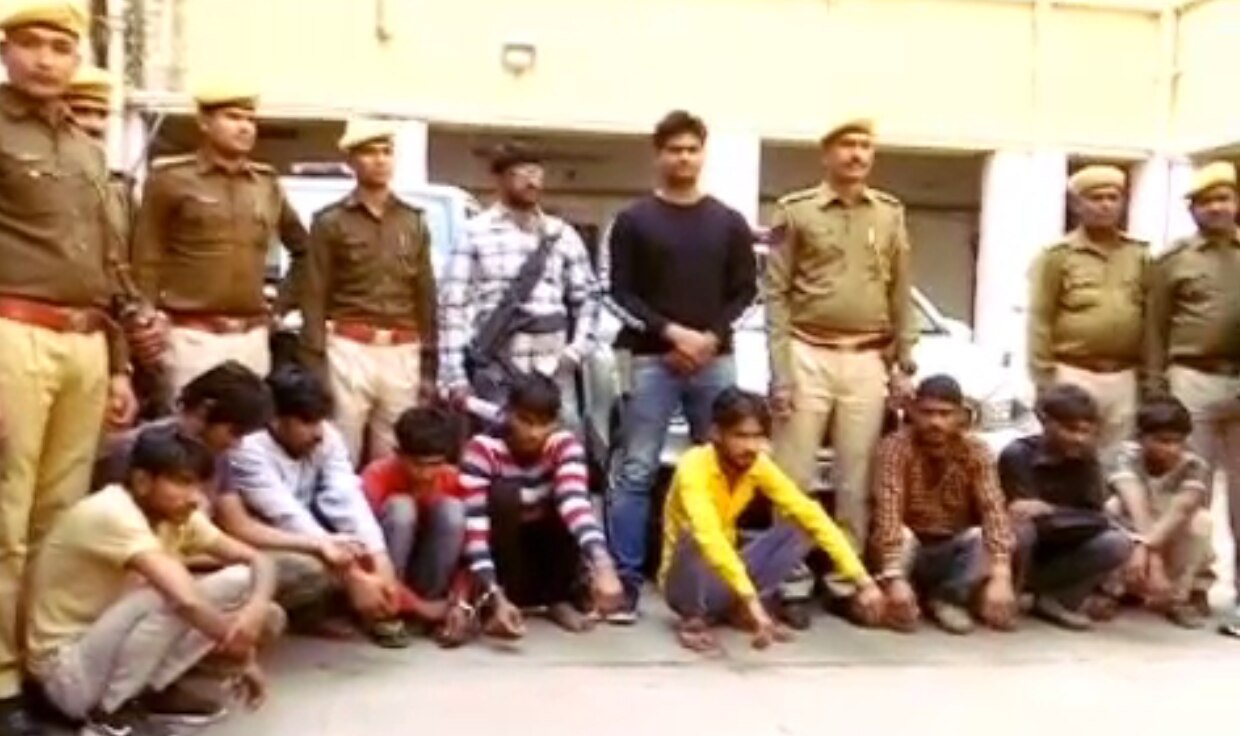 पुलिस ने 4 हजार किलोमीटर का सफर तय कर पकड़ा एटीम लूट के 10 बदमाशों को पुलिस ने 4 हजार किलोमीटर का सफर तय कर पकड़ा एटीम लूट के 10 बदमाशों को