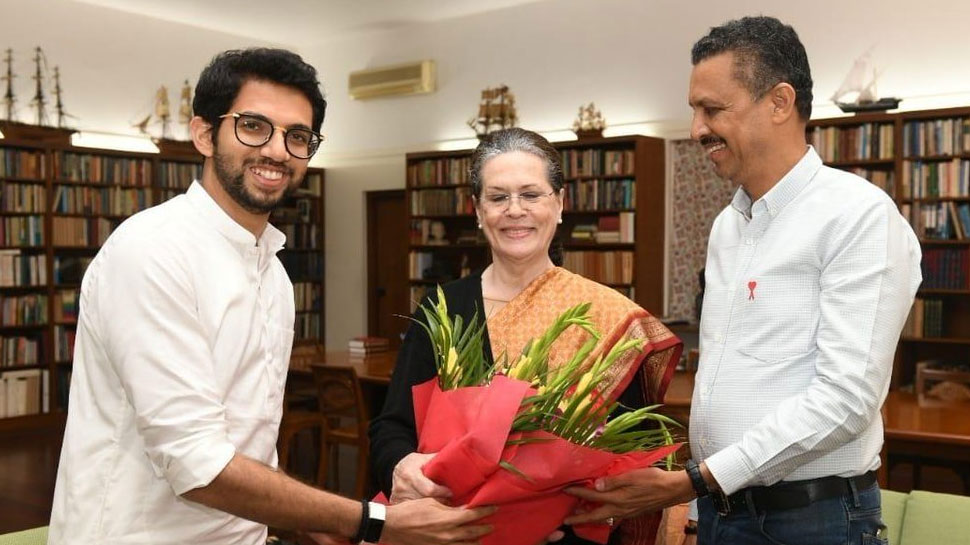 शपथ ग्रहण के लिए सोनिया गांधी को आमंत्रण देने पहुंचे आदित्य ठाकरे, बोले - आशीर्वाद लेने आया हूं