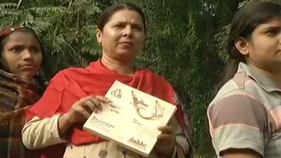 पटना: शादी का कार्ड लेकर बिस्कोमान वैन से प्याज लेने पहुंची महिला, मांगा 50 किलो प्याज