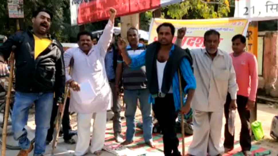 ललितपुर: दिव्यांगजनों की गाढ़ी कमाई से खरीदी जमीन पर सपा नेता ने कर लिया कब्जा