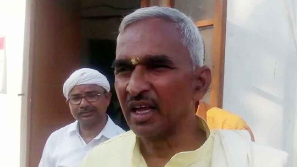 साध्वी प्रज्ञा के बाद अब BJP विधायक सुरेंद्र सिंह बोले, 'गोडसे आतंकवादी नहीं थे'