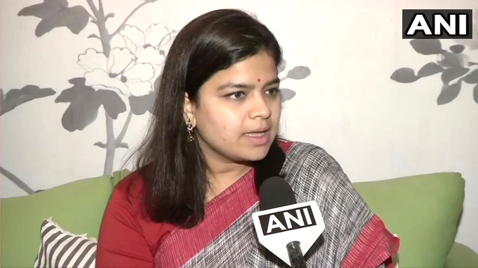 पूनम महाजन ने कसा तंज, 'देखते हैं कि उद्धव जी की 3-व्हीलर गाड़ी कितनी दूर तक जाती है'