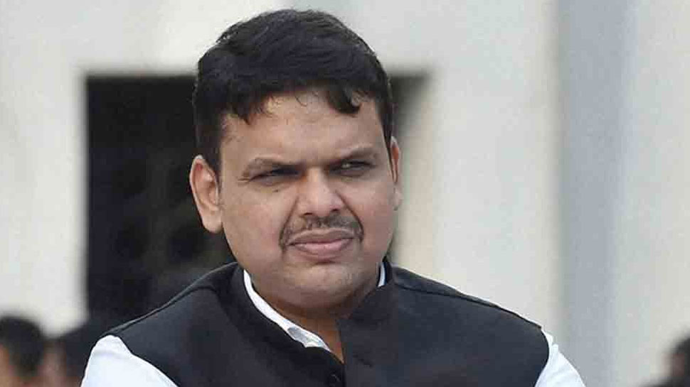 कुर्सी जाते ही बढ़ीं देवेंद्र फडणवीस की मुश्किलें, कोर्ट ने भेजा नोटिस कुर्सी जाते ही बढ़ीं देवेंद्र फडणवीस की मुश्किलें, कोर्ट ने भेजा नोटिस