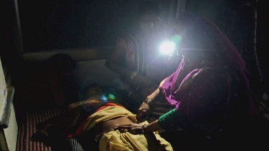 Government hospital Doctor did Sterilization operation in Torchlight in ...