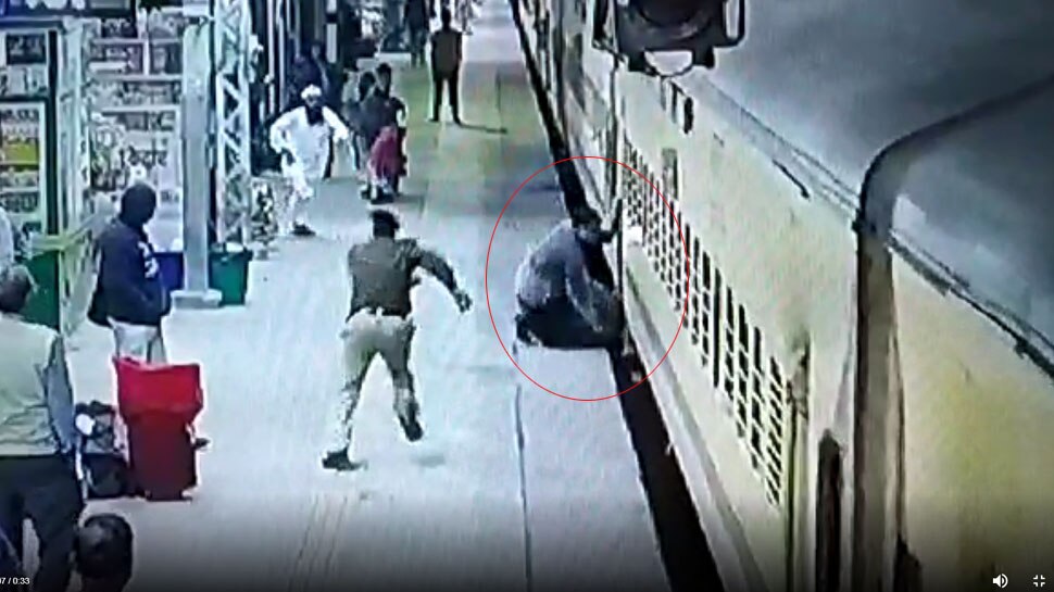 निजामुद्दीन रेलवे स्टेशन पर आरपीएफ ने दो यात्रियों को हादसे का शिकार होने से बचाया