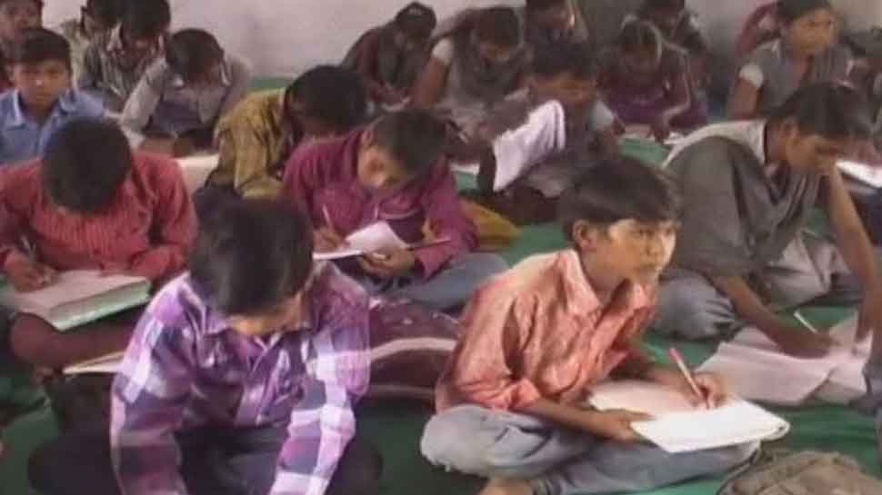 MP: आदिवासी बहुल झाबुआ जिले में 28 हजार से ज्यादा बच्चों ने छोड़ दी पढ़ाई, जानिए वजह