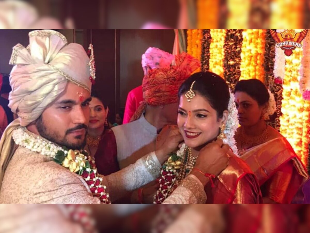 क्रिकेटर मनीष पांडेय ने एक्ट्रेस आश्रिता शेट्टी से शादी रचाई.