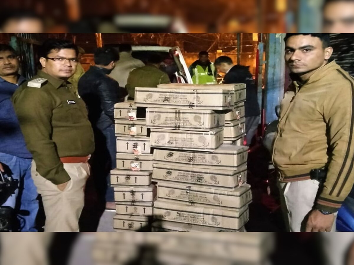 दिल्ली पुलिस ने भारी मात्रा में अवैध शराब की बरामद, तीन गिरफ्तार 