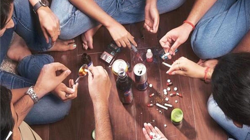 'व्हाइटनर' के नशे में डूब रहे लड़के-लड़कियां, माता-पिता भी अनजान