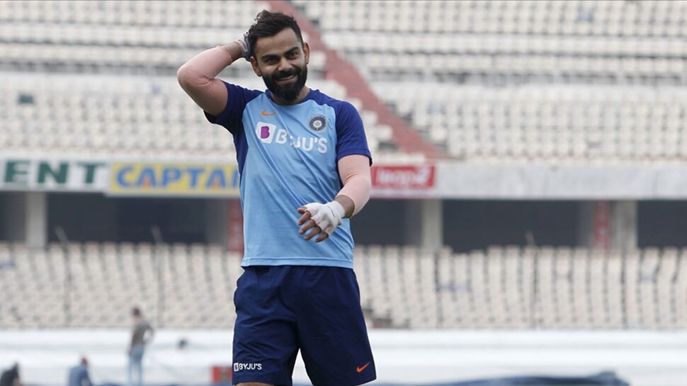 IND vs WI: वेस्टइंडीज के मुख्य कोच फिल सिमंस बोले, 'हमारे गेंदबाज कोहली से नहीं डरते'