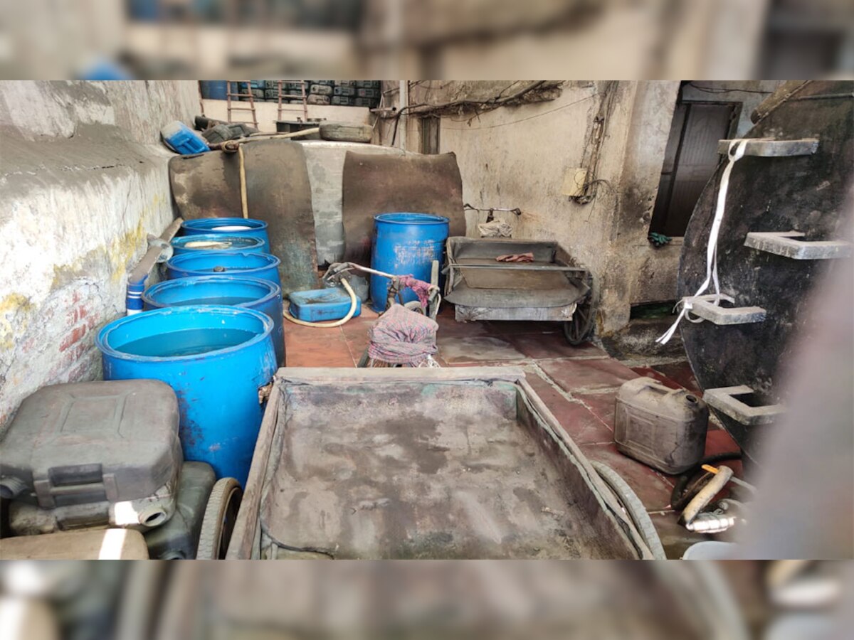 दिल्ली: तेजाब के टैंकर से लीक हुआ एसिड, चार महीने के बच्चे समते दो झुलसे