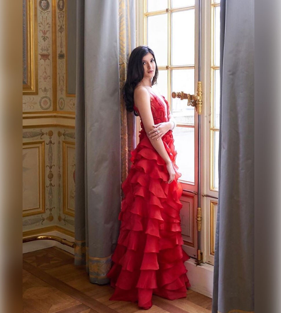 यह था सवाल If Karan Johar directs, my tears will spill over: Shanaya Kapoor
