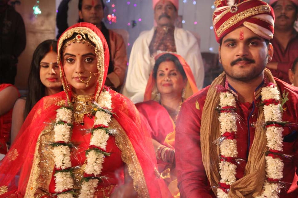 दोनों ही भोजपुरी के मशहूर सितारे हैं Akshara Singh