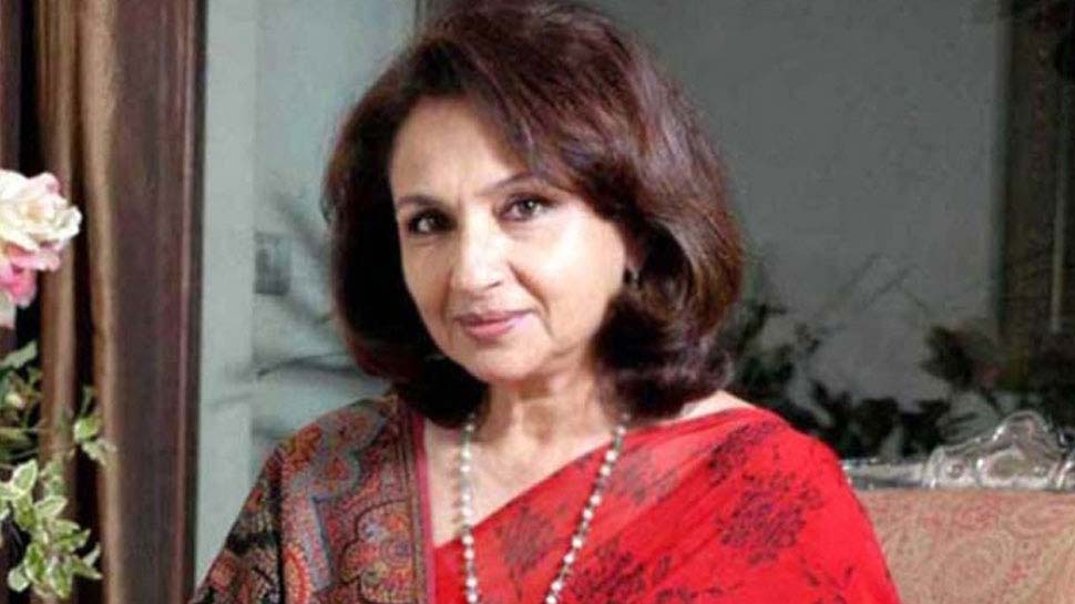 रातोंरात हटाए गए थे शर्मिला के पोस्टर Sharmila Tagore