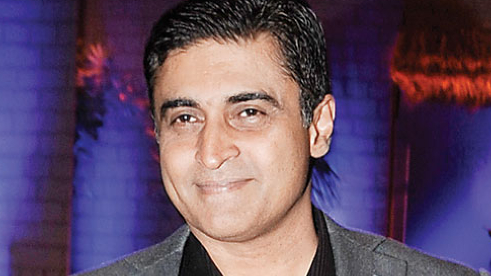 मोहनीश बहल के पांव आजकल जमीन पर नहीं, जानें क्या है वजह? मोहनीश बहल के पांव आजकल जमीन पर नहीं, जानें क्या है वजह?