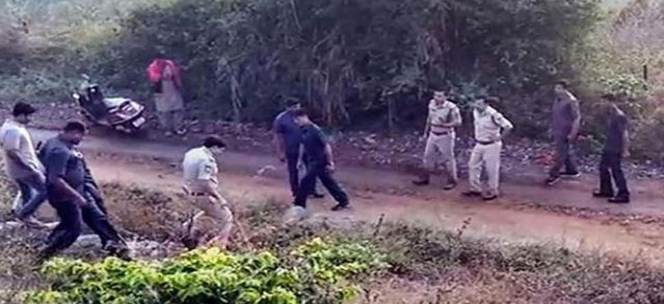 Hyderabad encounter: ସୁପ୍ରିମକୋର୍ଟର ଅବସରପ୍ରାପ୍ତ ବିଚାରପତି କରିବେ ତଦନ୍ତ Hyderabad encounter: ସୁପ୍ରିମକୋର୍ଟର ଅବସରପ୍ରାପ୍ତ ବିଚାରପତି କରିବେ ତଦନ୍ତ