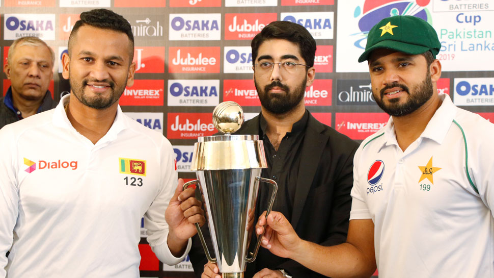 PAK vs SL: पाक में10 साल बाद शुरू हुई टेस्ट सीरीज, पहले दिन खराब रोशनी ने रोका खेल PAK vs SL: पाक में10 साल बाद शुरू हुई टेस्ट सीरीज, पहले दिन खराब रोशनी ने रोका खेल