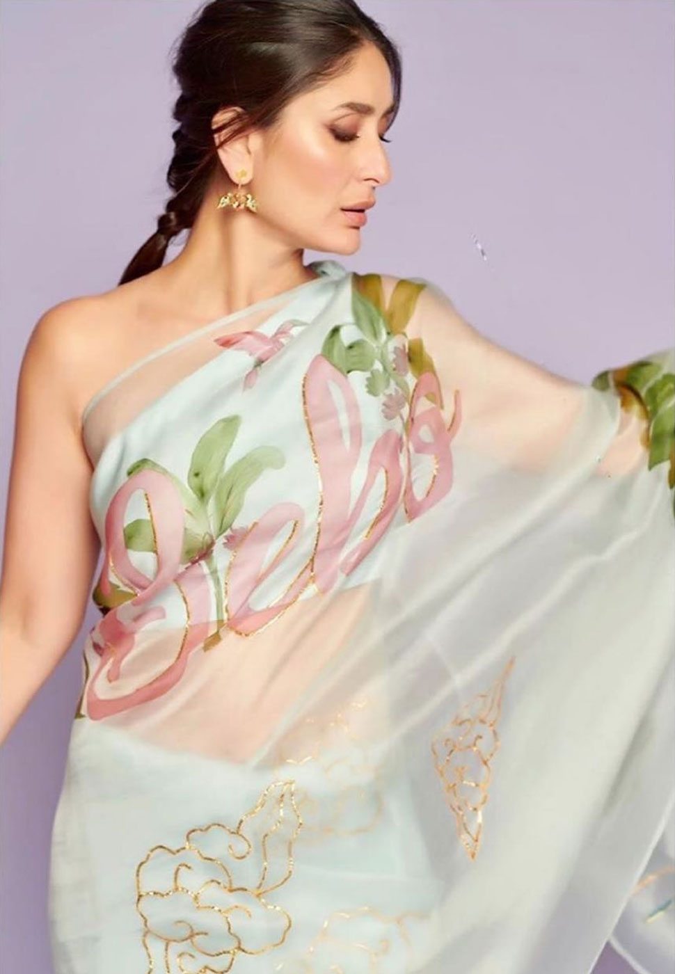 फ्लोरल साड़ी Kareena Kapoor Khan