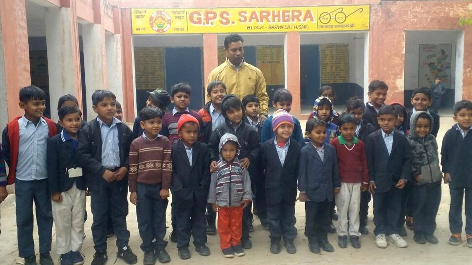 प्राइमरी स्कूल का टीचर घर-घर गया और 35 बच्चों को ले आया सरकारी स्कूल